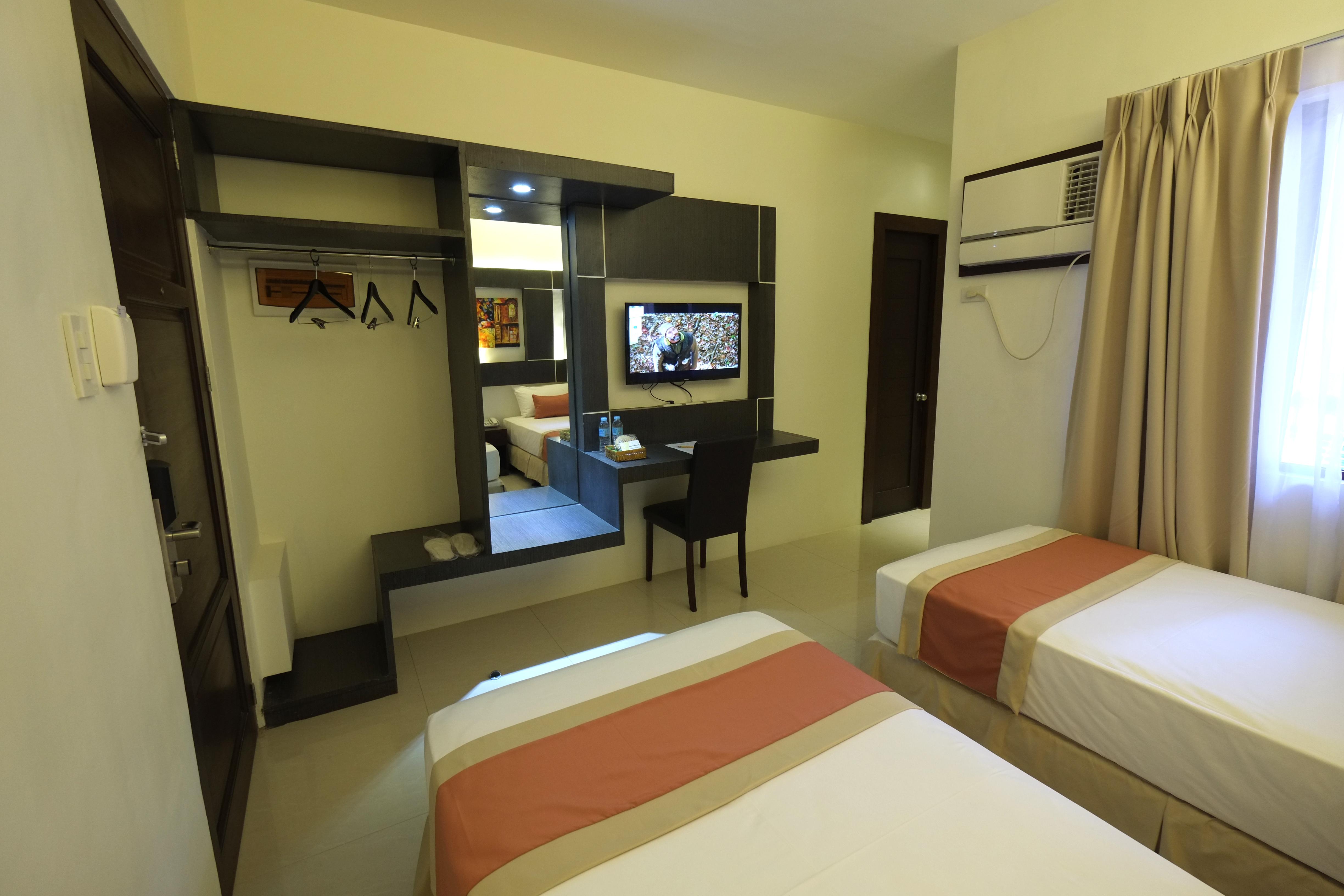 Southpole Central Hotel Себу Экстерьер фото