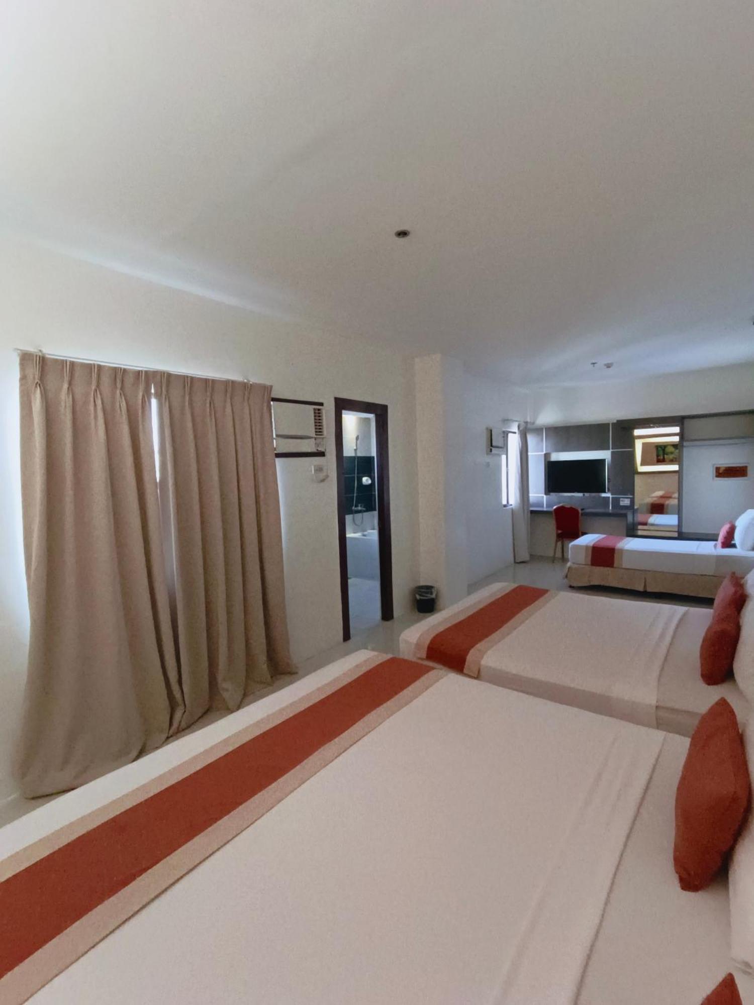 Southpole Central Hotel Себу Экстерьер фото