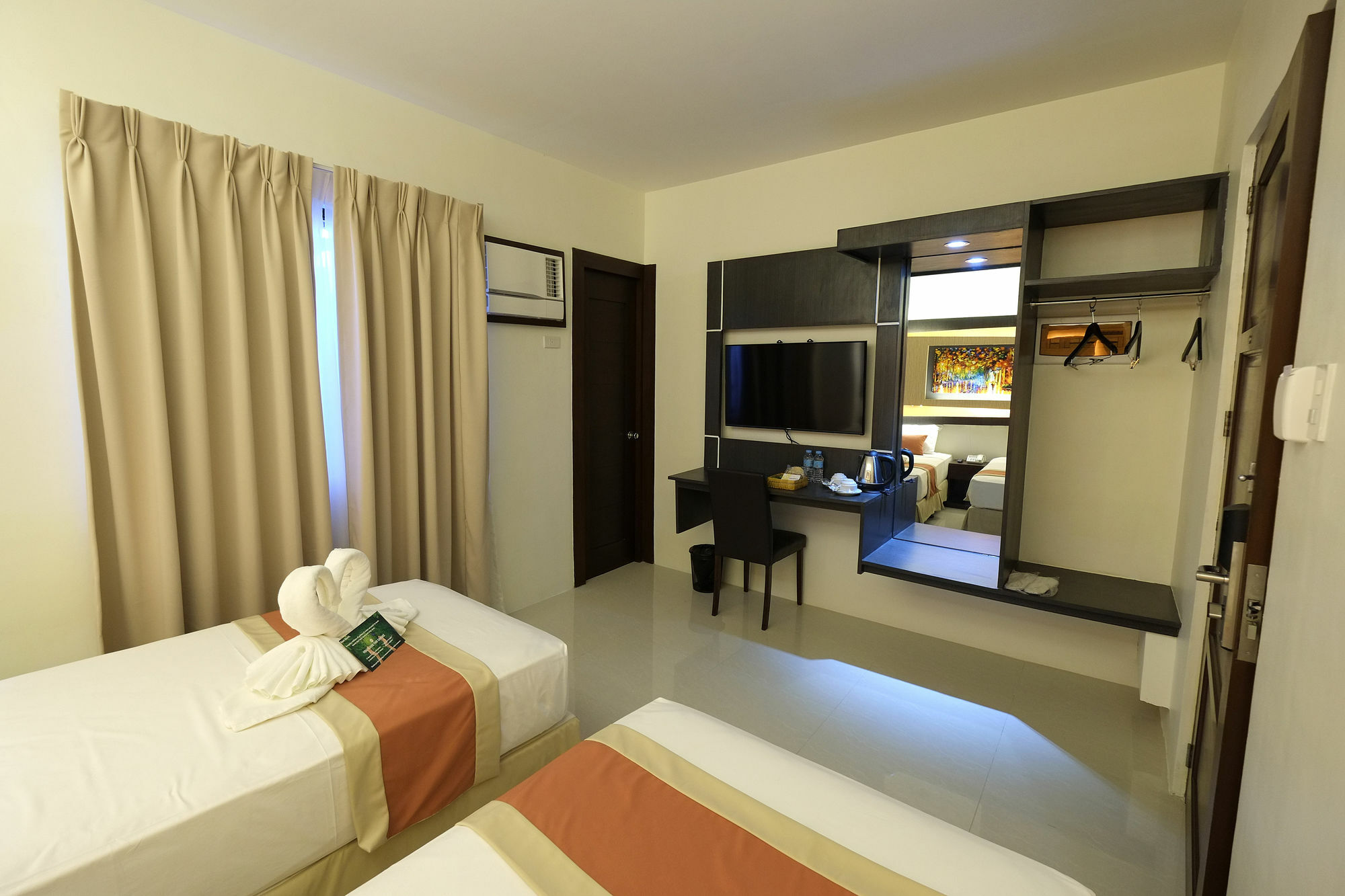 Southpole Central Hotel Себу Экстерьер фото